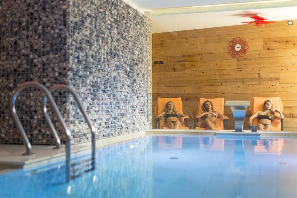 Hotel Carlone Breguzzo Εξωτερικό φωτογραφία